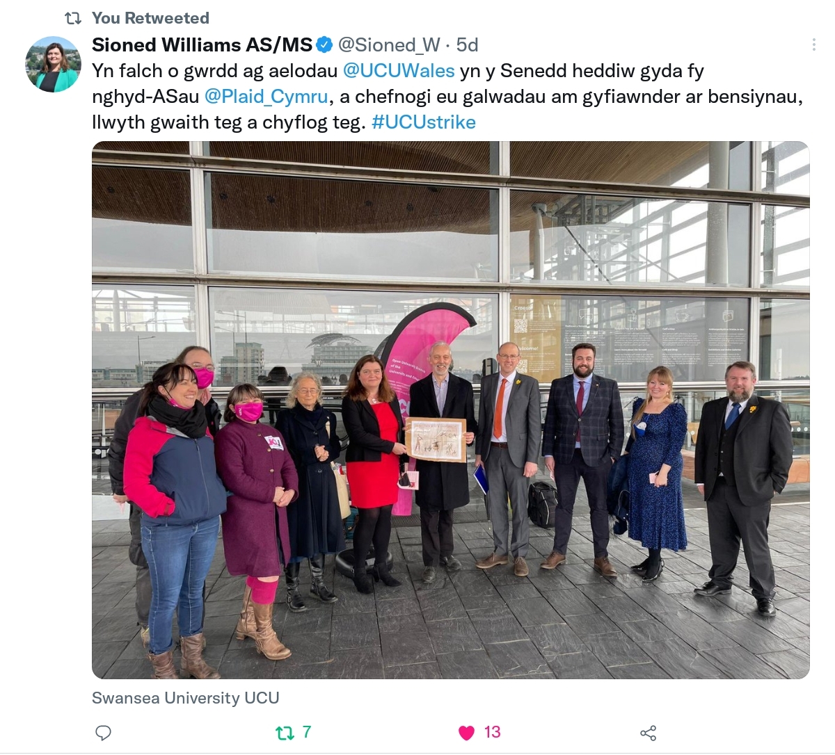 Sioned Williams tweets in support of the strike in welsh